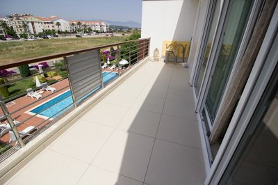 4-Bed Modern Side Apartment - Pool and mountain view balcony