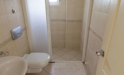 Modern Apartment - Central Side - Family shower room