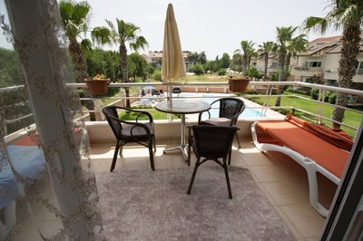 Bargain 3-Bed Side Apartment - Shaded pool view baclony