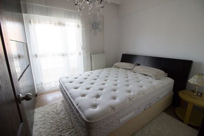 Bargain 3-Bed Side Apartment - Lower bedroom