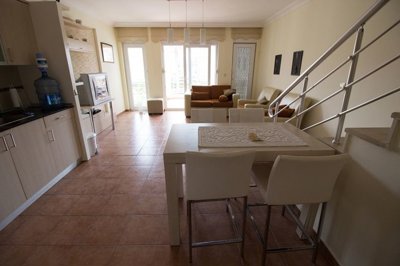 Duplex Side Apartment - Central Location - Dining area