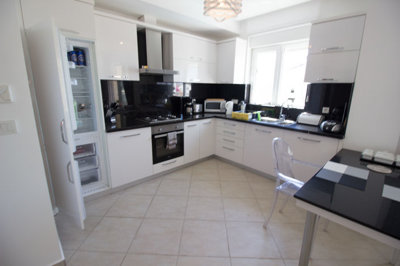 Immaculate Sea View Penthouse - Side - Fully fitted modern kitchen