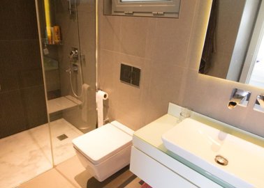 Side Luxury 2-Bed Penthouse - En-suite shower room