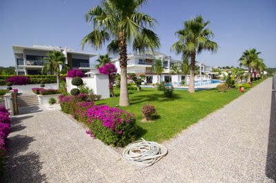 New Nature views Side Apartments - Vast landscaped gardens