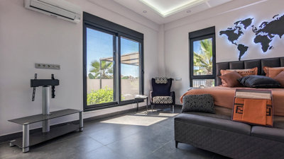 Smart-Home Villa For Sale in Antalya - Spacious double bedroom