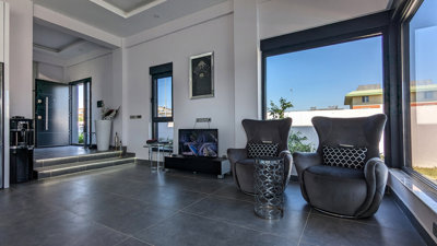 Smart-Home Villa For Sale in Antalya - View to the entrance from the lounge area