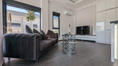Smart-Home Villa For Sale in Antalya - Minimalistic lounge with lots of light