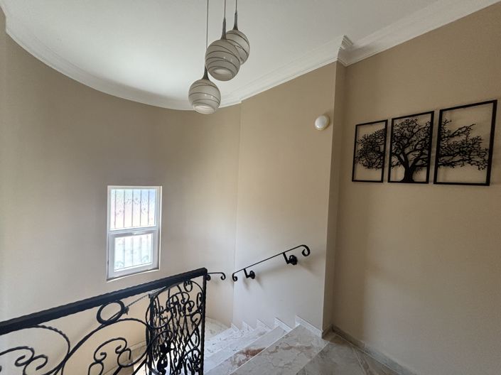 Image No.10-2 Bed Villa for sale