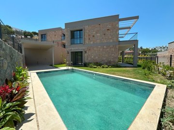 A Beautiful Duplex Villa In Bodrum For Sale - Large private pool and landscaped garden