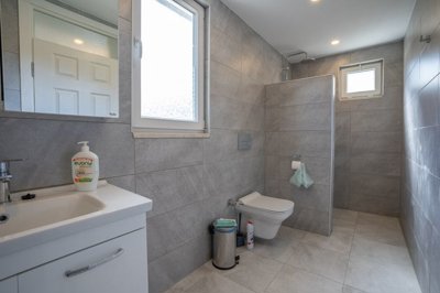 Secluded Dalaman Property For Sale - Large ensuite bathroom