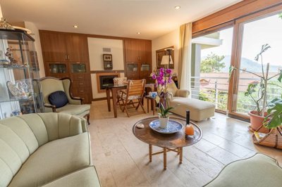 A picturesque Garden Duplex Apartment in Fethiye For Sale - Lounge with terrace access