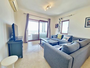 Superb Terrace Apartment In Bodrum For Sale - Lounge with access to the spacious roof terrace