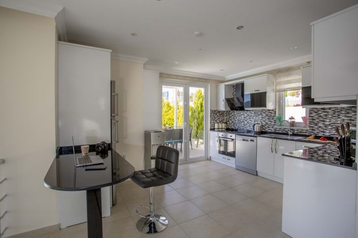 Image No.7-4 Bed Villa for sale