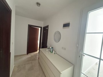 An Elegant Sea View Apartment For Sale In Bodrum - Entrance hallway