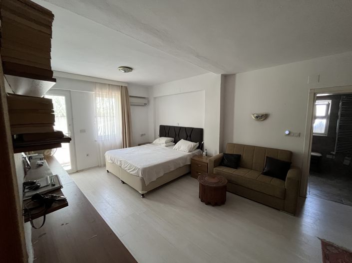 Image No.11-10 Bed Hotel for sale