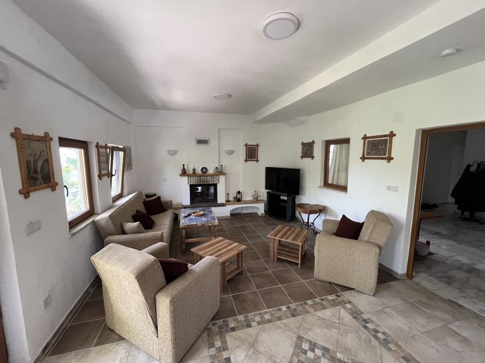 Image No.4-10 Bed Hotel for sale