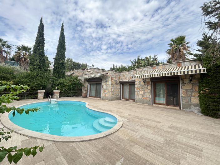 Image No.1-4 Bed Villa for sale