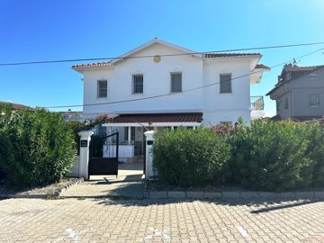 A Semi-Detached Villa With A Shared Pool For Sale - Villa's secure entrance