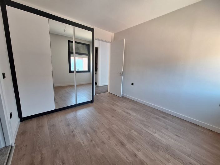 Image No.10-3 Bed Apartment for sale