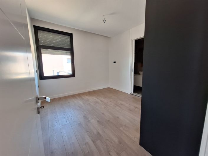 Image No.11-3 Bed Apartment for sale