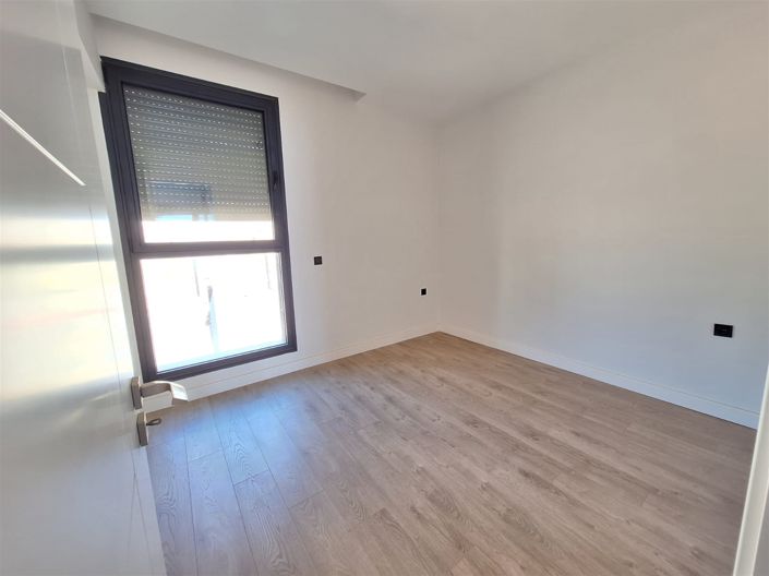 Image No.12-3 Bed Apartment for sale