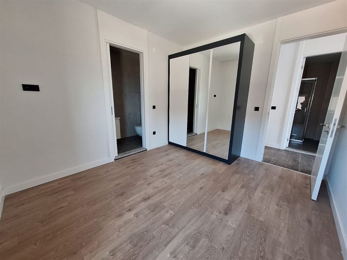 Image No.8-3 Bed Apartment for sale