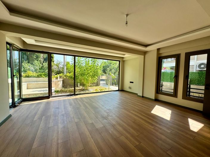 Image No.5-3 Bed Villa for sale