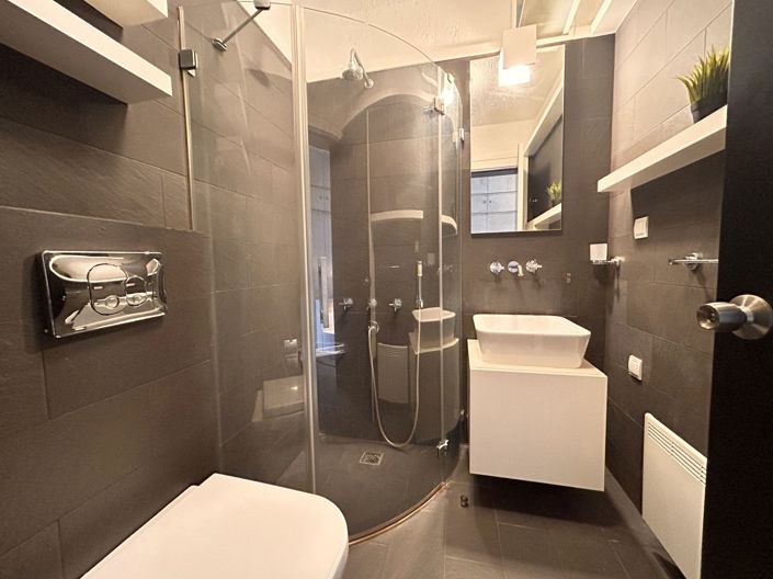 Image No.21-2 Bed Apartment for sale