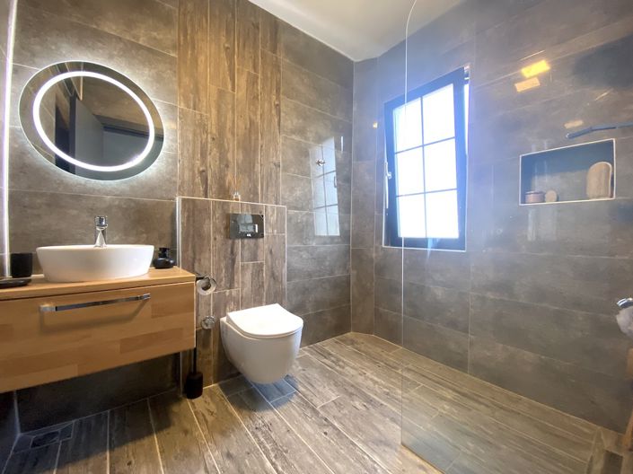 Image No.14-8 Bed Villa for sale