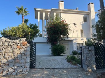 A Dream Villa In Dalaman With Sea & Nature Views & A Private Pool For Sale - Gated driveway and parking area