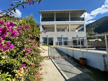 Blissful Detached Villa For Sale In Uzumlu, Fethiye - A triplex detached villa with five bedrooms