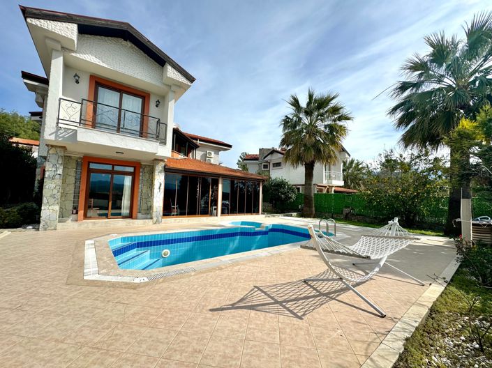 Image No.1-Villa de 4 chambres à vendre à Kemer