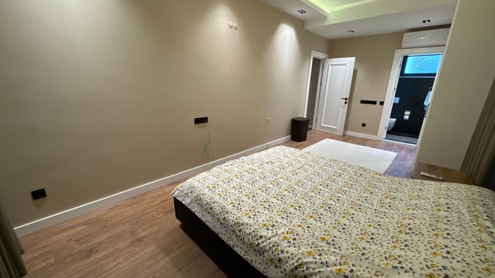 Image No.12-6 Bed Villa for sale