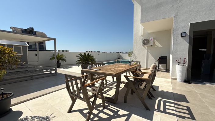 Image No.2-2 Bed Villa for sale