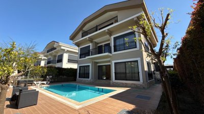 Deluxe Villa With A Private Pool For Sale in Belek, Antalya - Main view of the large villa and pool