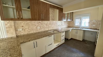Primely Located Twin Villa For Sale in Antalya - Spacious kitchen