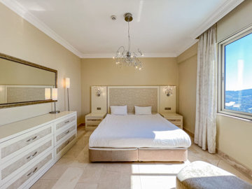 Outstanding Sea-View Apartment For Sale In Alanya - Double bedroom with sea views