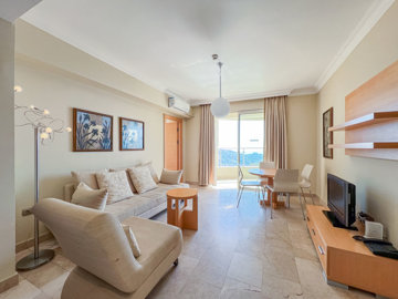 Outstanding Sea-View Apartment For Sale In Alanya - Open-plan living space