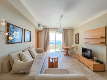 Outstanding Sea-View Apartment For Sale In Alanya - Lounge, dining area and balcony