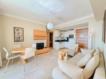 Outstanding Sea-View Apartment For Sale In Alanya - Lounge to the kitchen