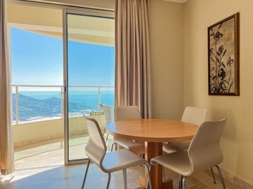 Outstanding Sea-View Apartment For Sale In Alanya - Dining area in front of the balcony