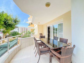 Pristine Apartment in Mahmutlar, Alanya For Sale - Large balcony for alfresco dining