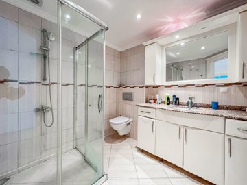 Pristine Apartment in Mahmutlar, Alanya For Sale - First shower room