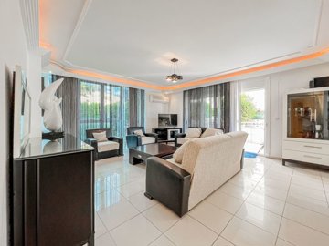 Pristine Apartment in Mahmutlar, Alanya For Sale - Open-plan living space