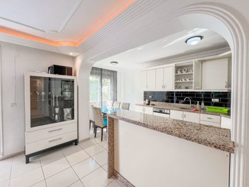 Pristine Apartment in Mahmutlar, Alanya For Sale - Into the kitchen and dining area