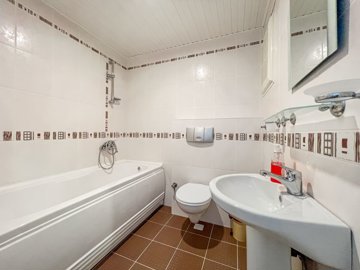 Sea View Alanya Investment Property For Sale – Bathroom with tub