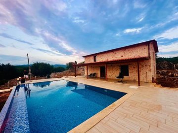 Enchanting Properties For Sale In Antalya - Private infinity pool and terraces