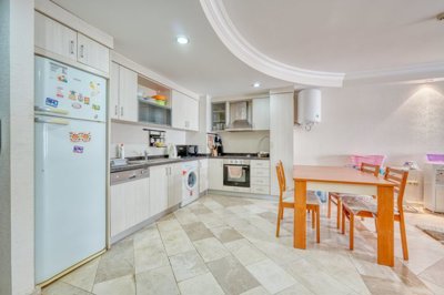 Elaborate Alanya Property For Sale In Mahmutlar – American-style kitchen