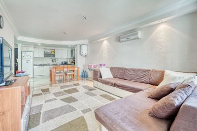 Elaborate Alanya Property For Sale In Mahmutlar – A light and airy lounge