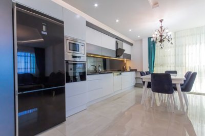 Immaculate Apartment For Sale In Alanya - Fully fitted kitchen and dining area